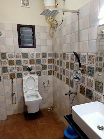 Viswamurti Resorts Chālsa Екстериор снимка