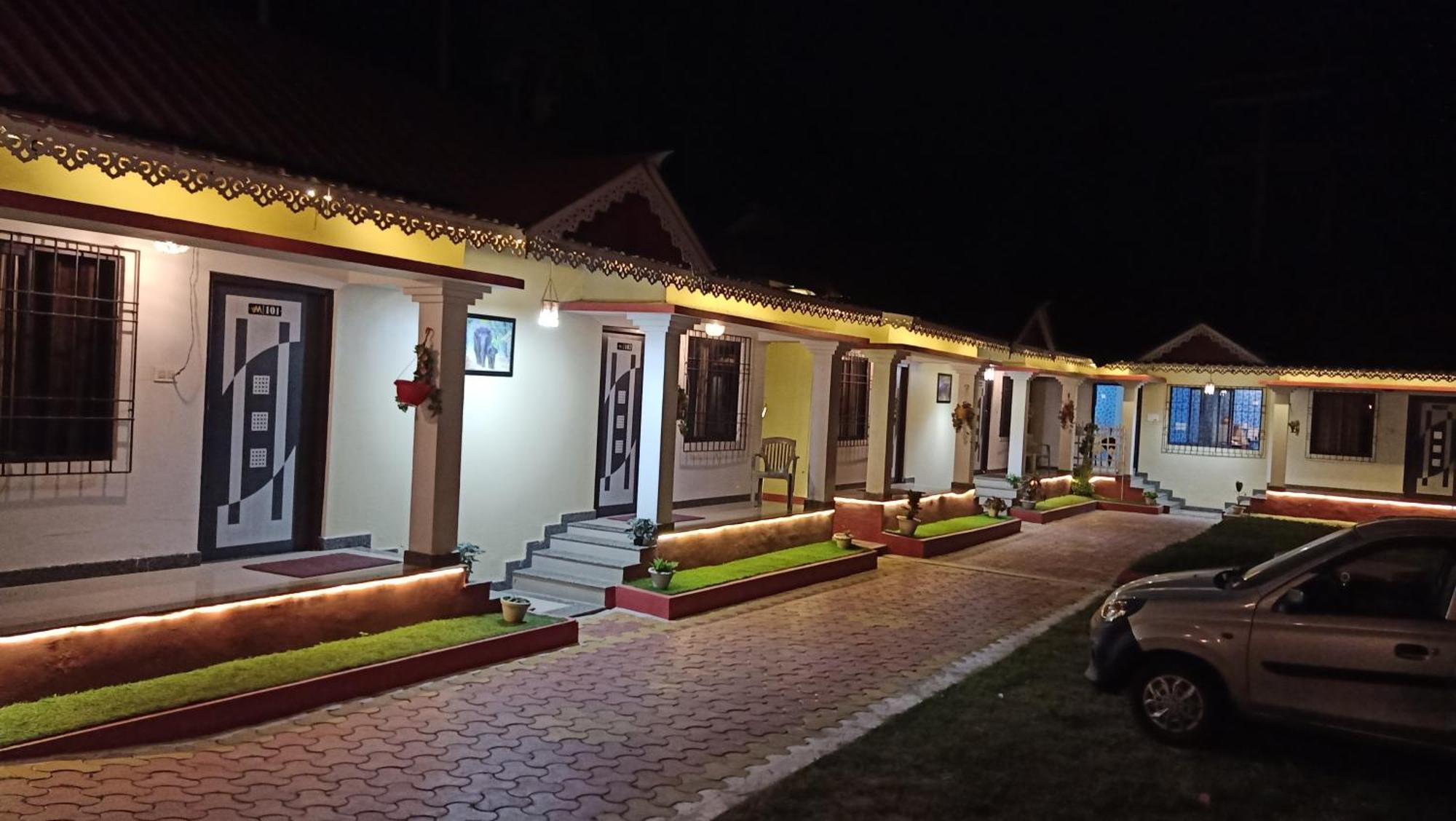Viswamurti Resorts Chālsa Екстериор снимка